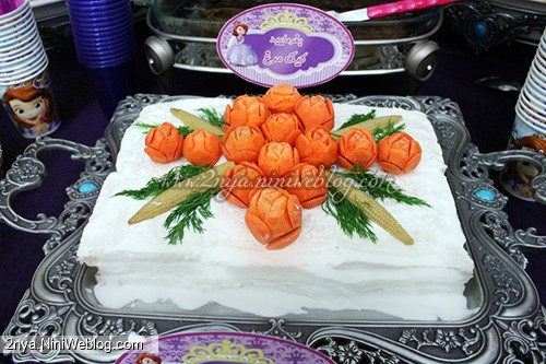 کیک مرغ تزیین سرآشپز کدبانو با تزئین گل هویج بزن شارژ شی بفرما نوش جان