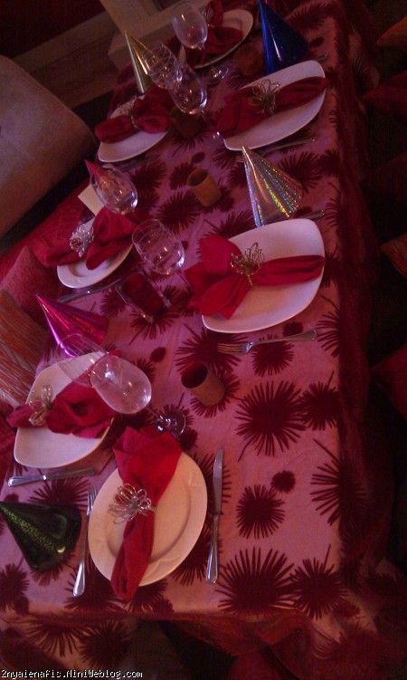 تزیینات زیبا و ساده یلدا با انار تزیین میز یلدا به رنگ قرمز