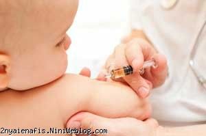 چگونه نوزاد را در هنگام واکسیناسیون آرام کنیم؟  اگر کودکتان در هنگام واکسن زدن بی قراری می کند، این مطلب را بخوانید.