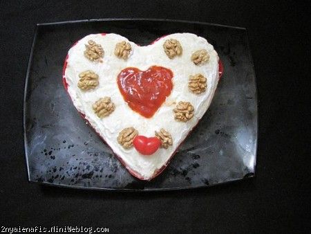 کیک مرغ قلبی با گوجه قلبی قلب پشت لباس آوینا + گل سر قلبی تولد 1000 روزگی پرنسس آوینا با تم قلب ولنتاین جشن روز عشق 