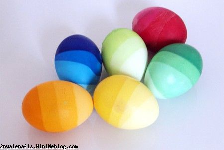شیوه ی جالب رنگ کردن تخم مرغ 