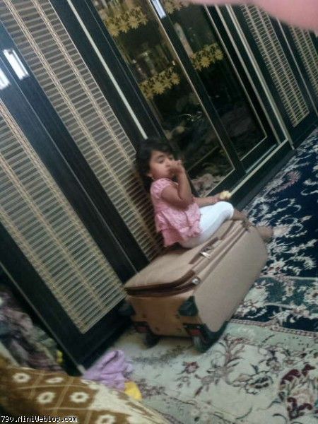 دخترم رو ساک بابا نشستی میخواد بره تهران ولی تو نمی ذاری
