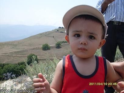 گل پسر مامان هنگام بازدید از دریاچه ولشت 