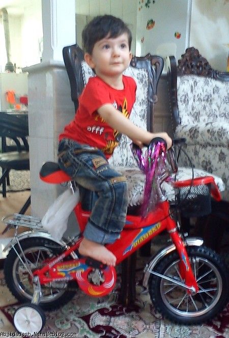 محمدامین و دوچرخش در جشن تولد 3 سالگی