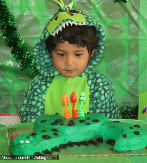تولد دایناسور سبز من