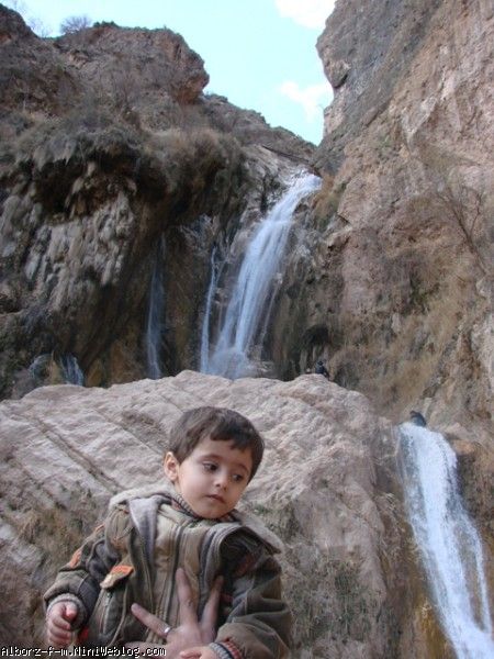آبشار نوژیان .تقریبا 40 کیلومتری خرم آباد