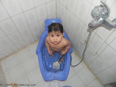 علی در حمام