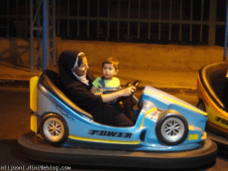 علی و مامان در حال ماشین سواری