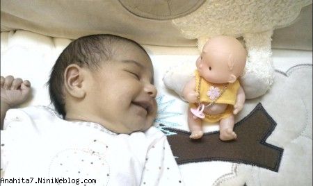 آناهیتای خاله تو خواب می خنده