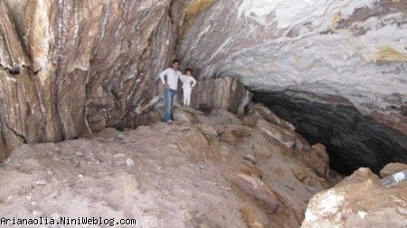آریانا در غار نمکی