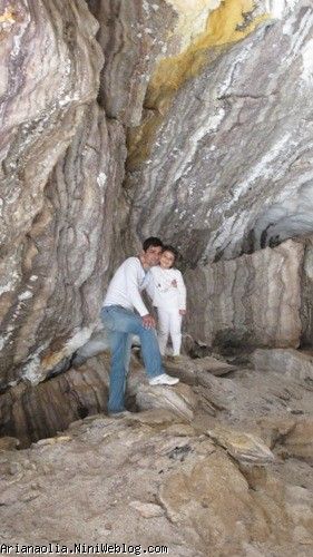 آریانا در غار نمکی 