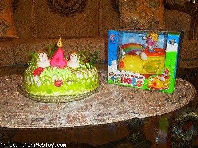 اینم کیک و کادوی تولدت عزیزم