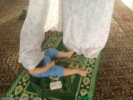 مامی که نماز می خونه میری زیر چادرش