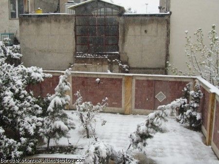 اولین بارش برف بعد از تولد بردیا- حیاط خونه