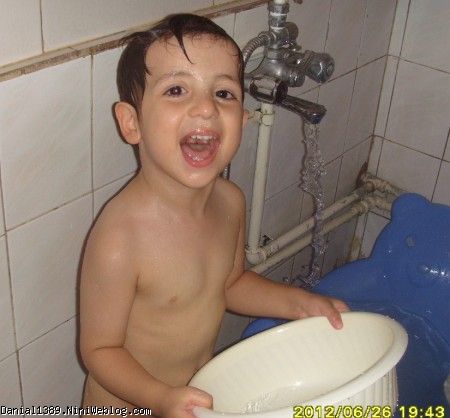 دانیال در حمام