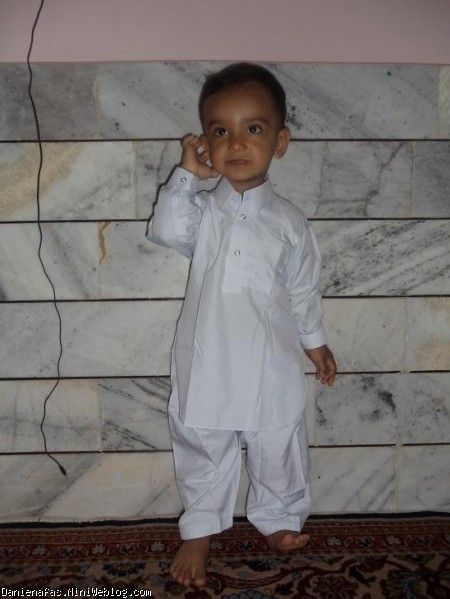 دانیال در لباس محلی سیستان و بلوچستان