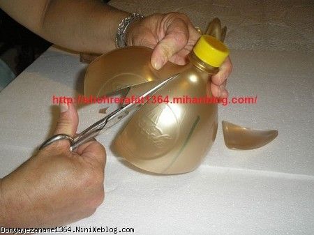 گلدان با بطری پلاستیکی طلایی
