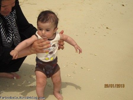 کنار دریا رفتم چه کیفی داره (کیش با مامانب وخاله )