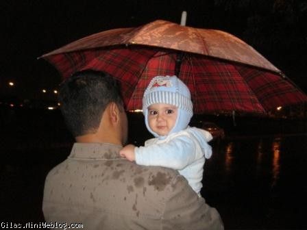گیلاس و بابا زیر باران