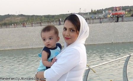آراز و مامان در کنار دریاچه چیتگر
