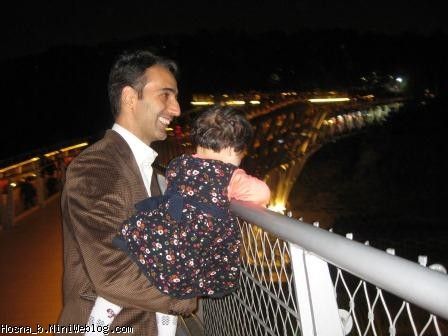 حسنا و بابا حسن روی پل طبیعت