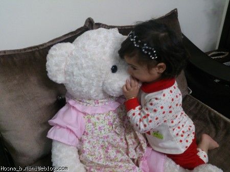 حسنا در حال بوسیدن شاسخیم