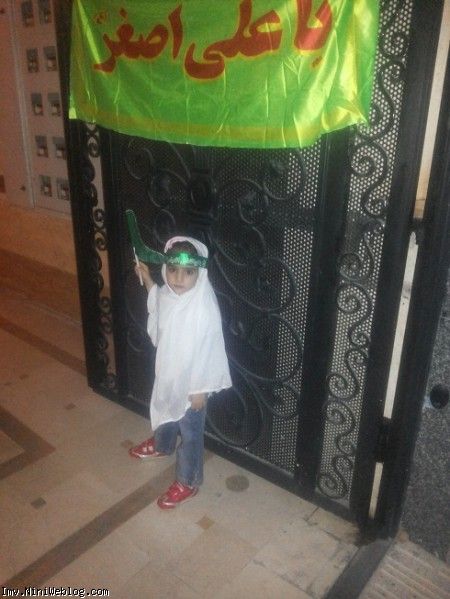 ویانا در شب علی اصغر با اون پرچمش
