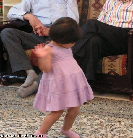 جانان خانم در حال رقصیدن