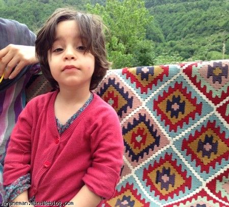 جانان خانوم در حال فیگور گرفتن واسه عکس