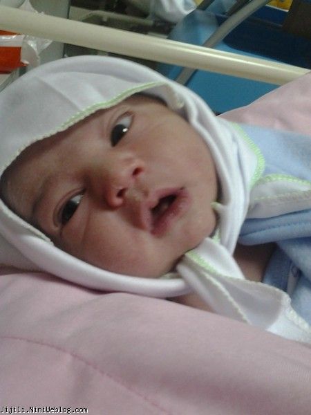 علی در روز اول تولد