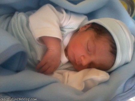 اولین روز تولد فرشته کوچولو در بیمارستان 