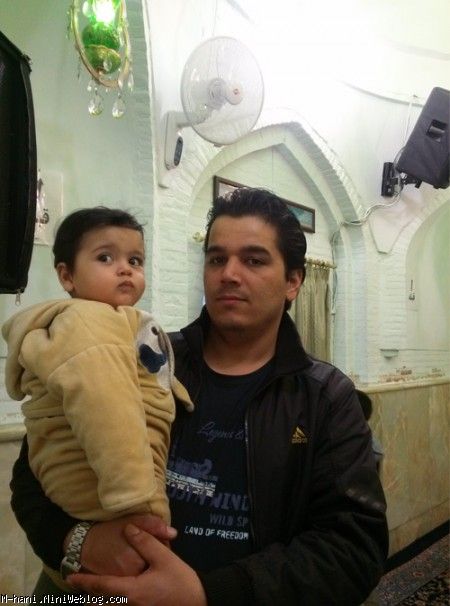 محمد هانی در بغل پدر