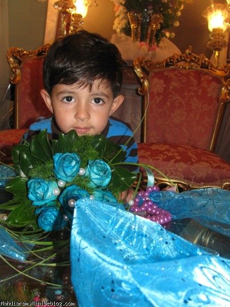 پسر گلم با دسته گل عروس