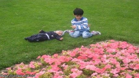 مجتبی شش ساله در کنار داداشی محمدرضا