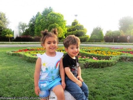 کیان و آرمیتا در باغ گلها 