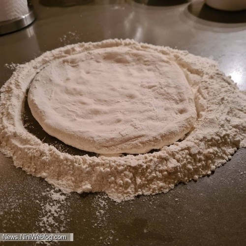 طرز تهیه خمیر پیتزا خانگی فوری