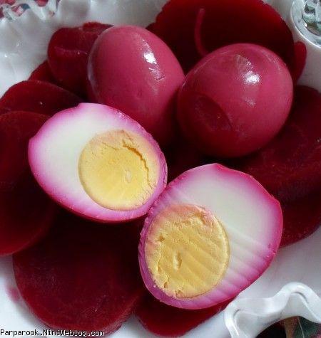 تخم‌مرغ‌‌های قرمز، عیدی کودکان 