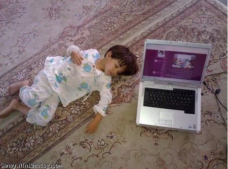 خواب نیمروزی در حال تماشای وبلاگ