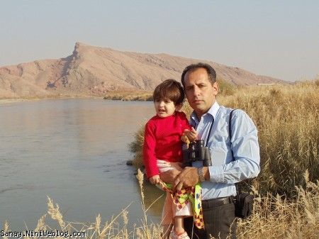 سانای و بابا در کنار رود مرزی ارس