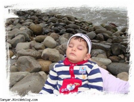 سانیار خسته شده و خوابش برده در کنار ساحل دریای خزر - 2