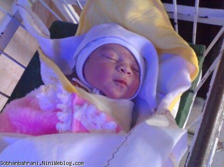 این عکس در ساعت 10 صبح ، تقریبا 20 دقیقه بعد از به دنیا آمدن سبحان در بیمارستان گرفته شد. 