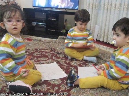 متین و امیر عباس و ارغوان در خونه مامانی مشغول نقاشی 