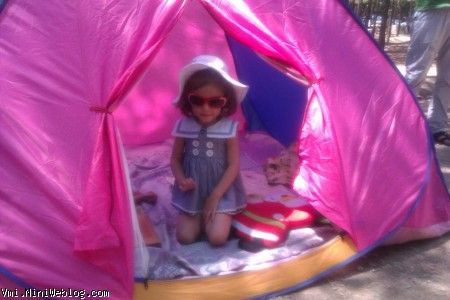 ویانا در چادر مسافرتی در پارک چیتگر