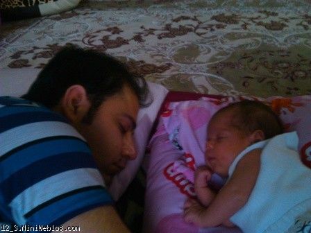این ساعت 5 صبحه مامانی بهت شیر دادم رفتم اب بخورم دیدیم اینطوری خواب رفتی