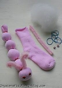 آموزش ساخت عروسک کرم ساده  با استفاده از یک لنگه جوراب زنانه ساق بلند  آموزش ساخت عروسک کرم ساده  Sock Crafts for Kids