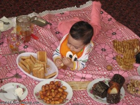 آناهید وسط سفره صبحونه