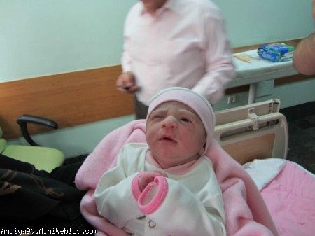 چشمک زده بچم