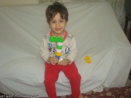این جا ارکان خان علاقه زیادی به ماشین سنگین داره براخودش یه جرثقیل درست کرده