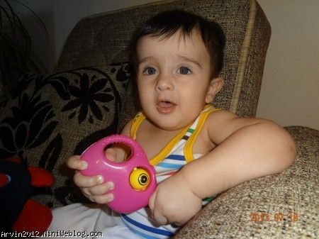 چه با شوق می خوانم چشمانت را...وچه عاشقانه گرفته ام دستهای کوچکت را...وچه خوشبختم از اینکه اینجایی...