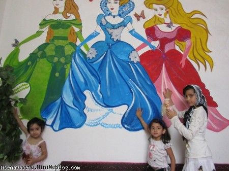 اتاق خواب نگار ونازنین جون چه نقاشیه قشنگی دست خاله الهام جون درد  نکنه 